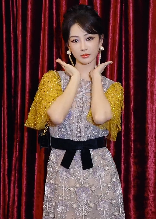 看了38岁刘亦菲的近照，我才明白“女人微胖”才是极品（组图） - 1
