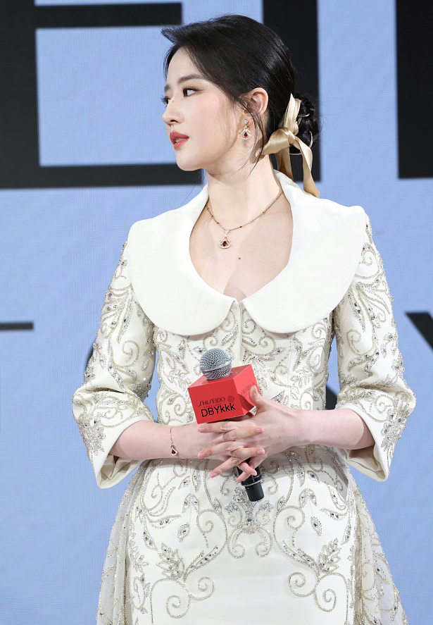 看了38岁刘亦菲的近照，我才明白“女人微胖”才是极品（组图） - 4