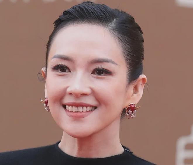 华表奖红毯生图来了！章子怡紧绷关晓彤秀长腿，大批女星面部僵硬（组图） - 5