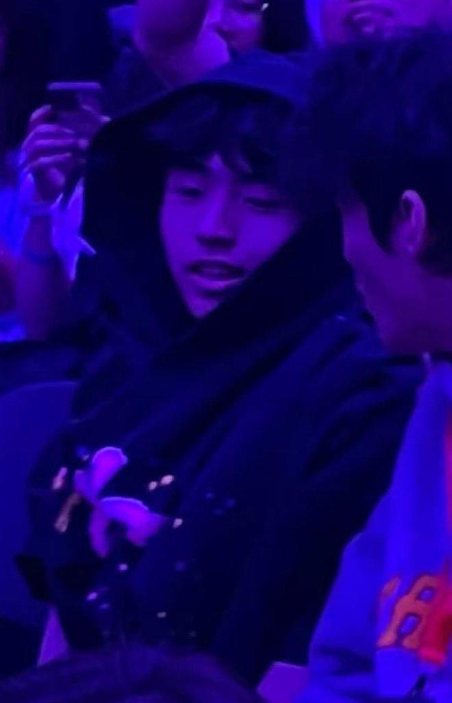 谢霆锋儿子现身演唱会,Lucas主动打招呼,兄弟俩的笑容很温馨(组图) - 6