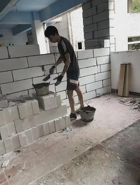 搬砖9年攒200万元盖了别墅!90后男子说自己很后悔(组图) - 1