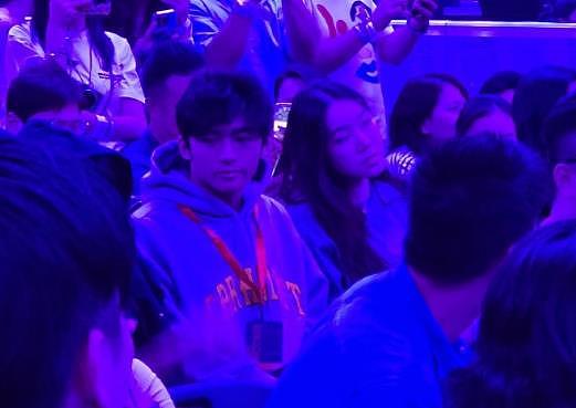 谢霆锋儿子现身演唱会,Lucas主动打招呼,兄弟俩的笑容很温馨(组图) - 3