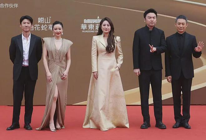 华表奖红毯生图来了！章子怡紧绷关晓彤秀长腿，大批女星面部僵硬（组图） - 9