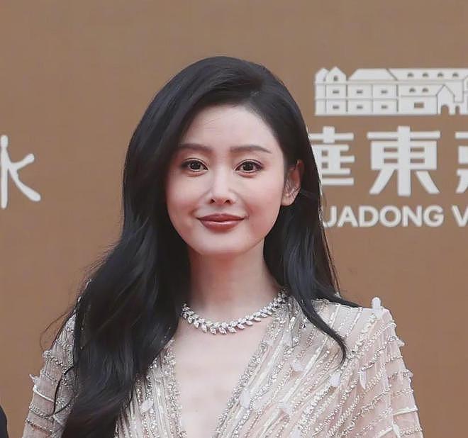 华表奖红毯生图来了！章子怡紧绷关晓彤秀长腿，大批女星面部僵硬（组图） - 15