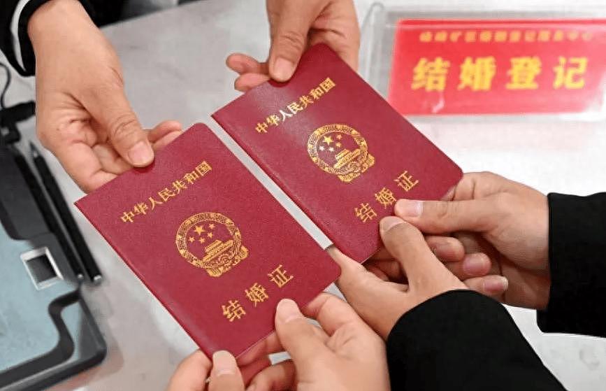 结婚登记“四连跌”：中国年轻人为何按下婚姻暂停键？（图） - 1