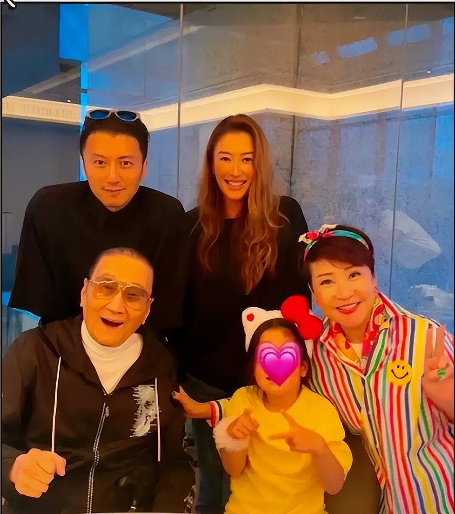 谢霆锋的老爸，多情又潇洒的代名词，谢贤的两任前妻都美得像尤物（组图） - 11