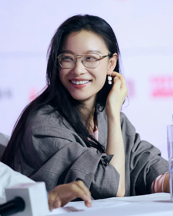 看了38岁刘亦菲的近照，我才明白“女人微胖”才是极品（组图） - 12
