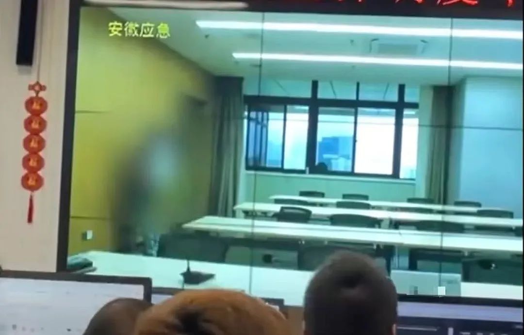 安徽某公司调度大屏现男女职工接吻被现场直播,2人狗血关系被扒评论区吵翻!(组图) - 5