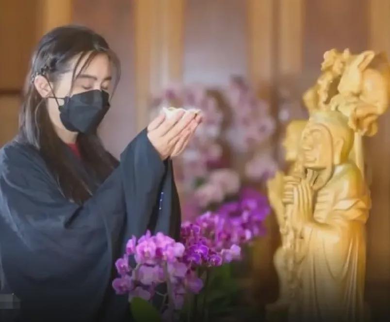 58岁王祖贤现身上海,生图曝光!万元爱马仕搭配新中式,现场瞬间沸腾(组图) - 25