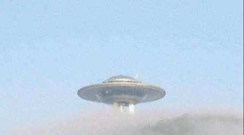 澳洲大妈自称是半个外星人，去过宇宙飞船与外星人亲密接触（组图） - 3