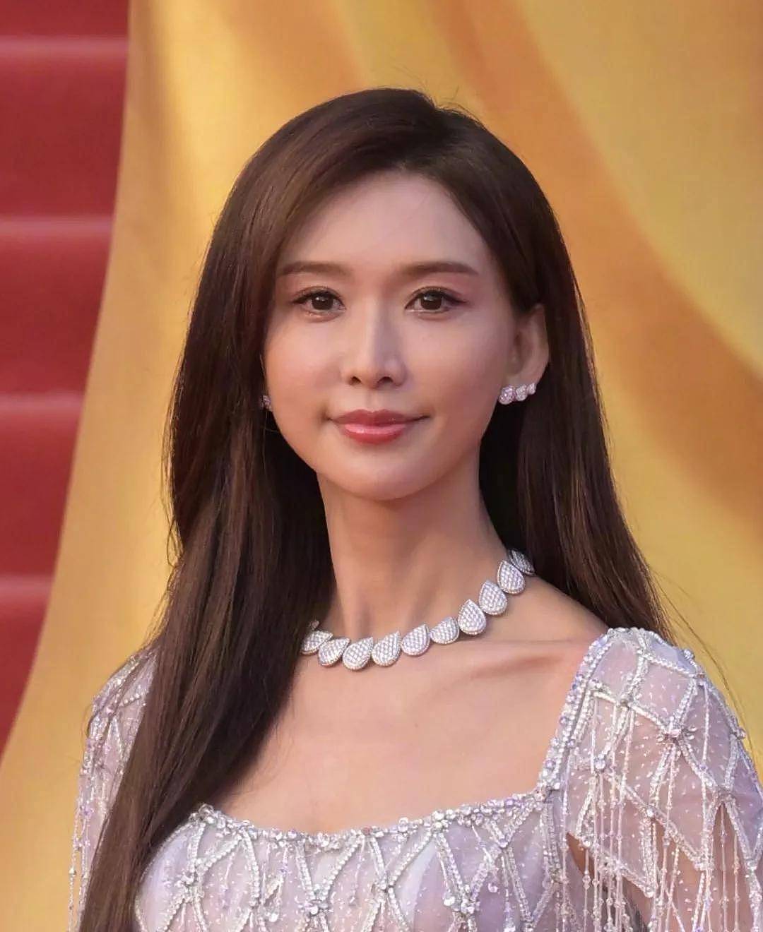 北影节闭幕红毯：倪妮粉裙亮眼，林志玲仙气十足（组图） - 6