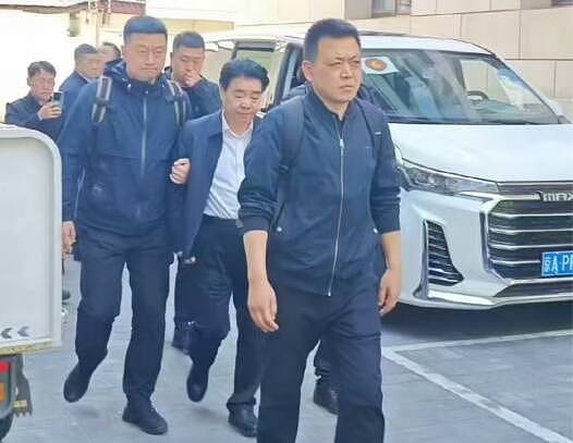 便衣逮人画面曝光!中国农业农村司长吴奇修被拘捕(组图) - 1