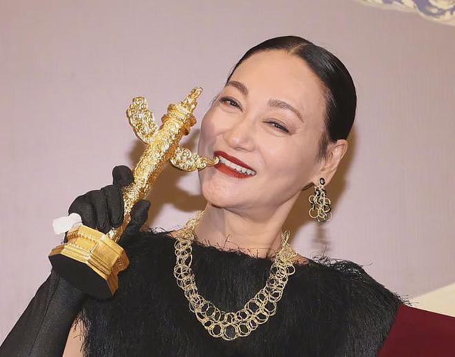 华表奖台下精彩瞬间!张译获奖沈腾激动,王一博失奖念叨被抓拍(组图) - 1