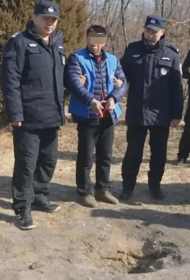 河北三姐妹给父亲上坟被大伯炸死！只因耕地有矛盾，炸死三个侄女（组图） - 3