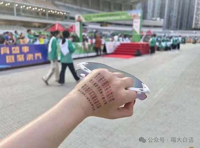 【爆笑】“吃饭为省钱找了个黄牛代结账...”哈哈哈哈哈这也太坑了吧(组图) - 107