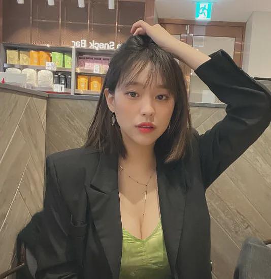 【美女】蜜桃臀+大长腿，火辣身材，就问你爱不爱（组图） - 24