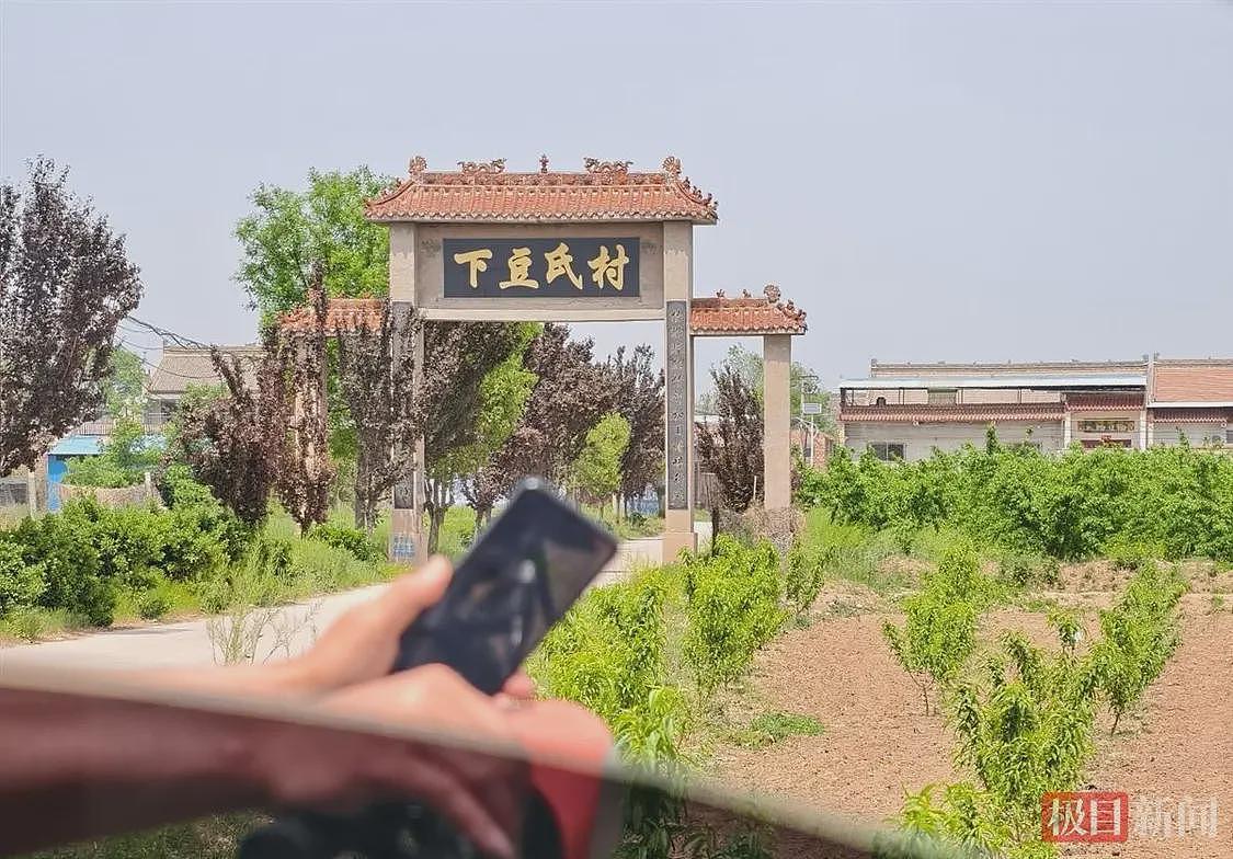 10岁男孩遭暴力“管教“致死:生母继父长期虐待行为(组图) - 2