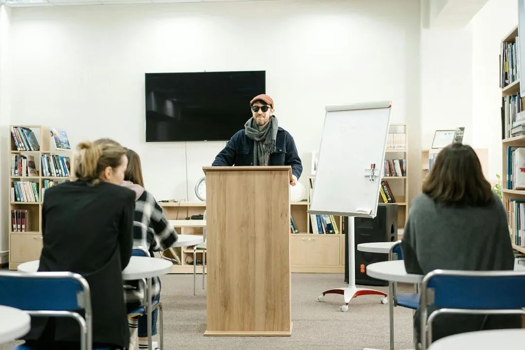 辞职去留学，毕业后又挨了一耳光（组图） - 6