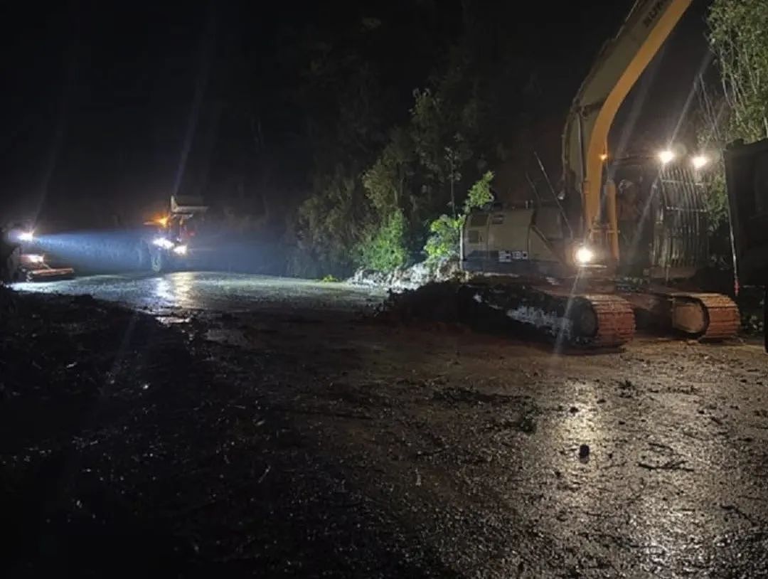 奥克兰深夜起火,殡仪馆被烧毁!4人潜逃!暴雨引发新滑坡,SH1一路段关闭,重开时间未定,别让消费者买单!Visa:停止附加收费 - 4