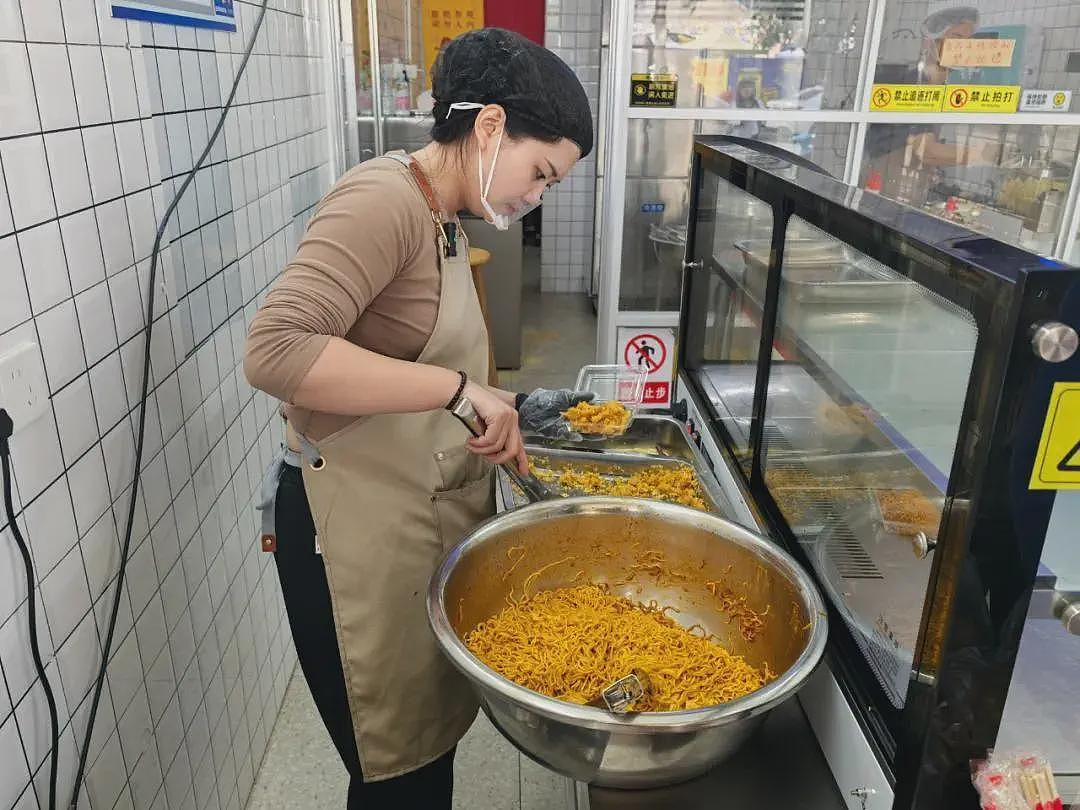 首场直播销售额超50万,肥娟夫妇:抽成对方看着给(组图) - 5