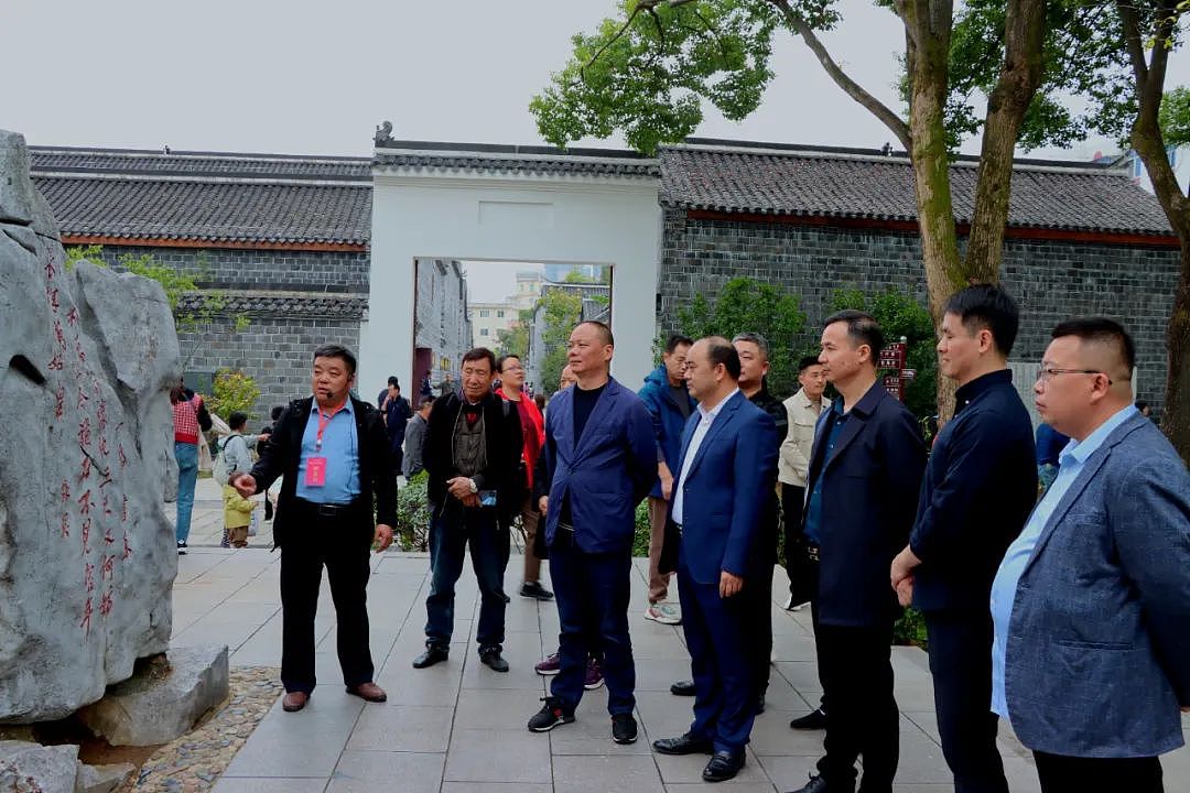 【情感】300年的小巷子爆火出圈，在央视春晚上被传唱，第12代传人讲述“礼让”好家风（组图） - 3