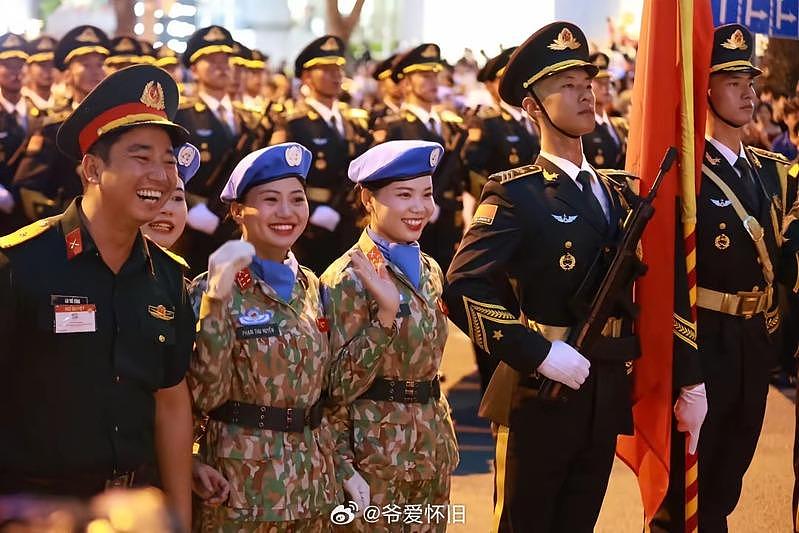 解放军仪仗队现身胡志明！越南妹飙中文：老公好帅（视频/组图） - 2
