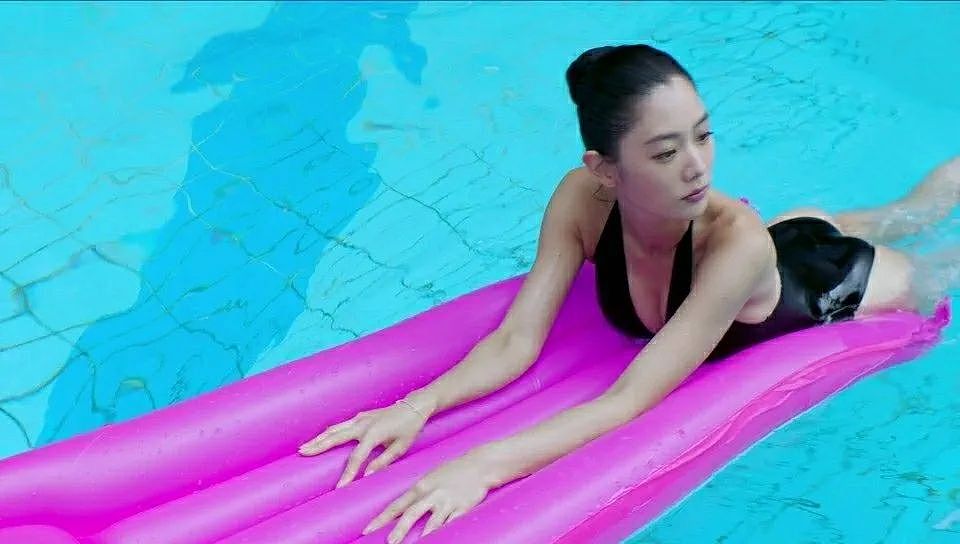 【美女】29岁闯入18禁片场,30岁凭34D性感热舞炸场!这姐姐“杀”疯了(组图) - 21