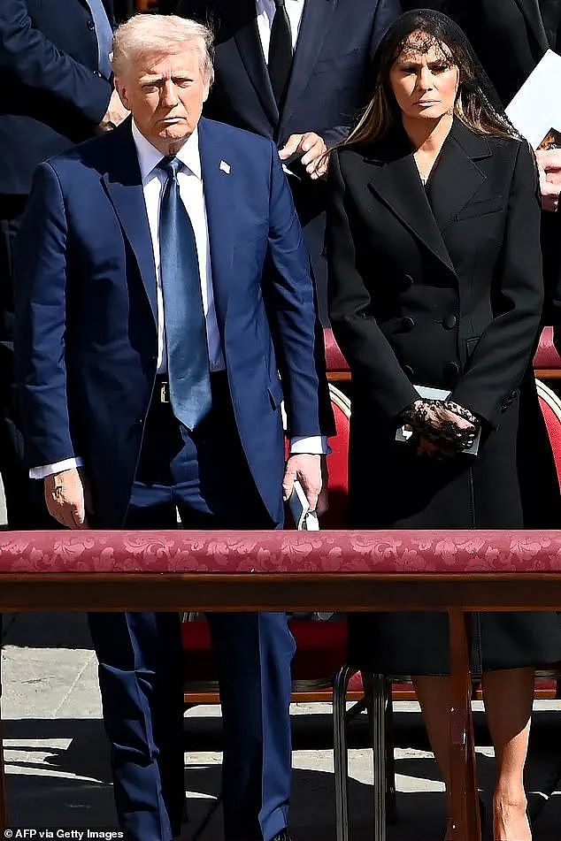 法国修女跨越禁忌与教皇生死泪别！金发小丽姐葬礼拒戴面纱，众女领导人集体叛逆？（组图） - 8