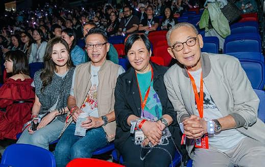 谢霆锋带儿子吃饭，父子3人首次同台互动，狄波拉也在现场（组图） - 10