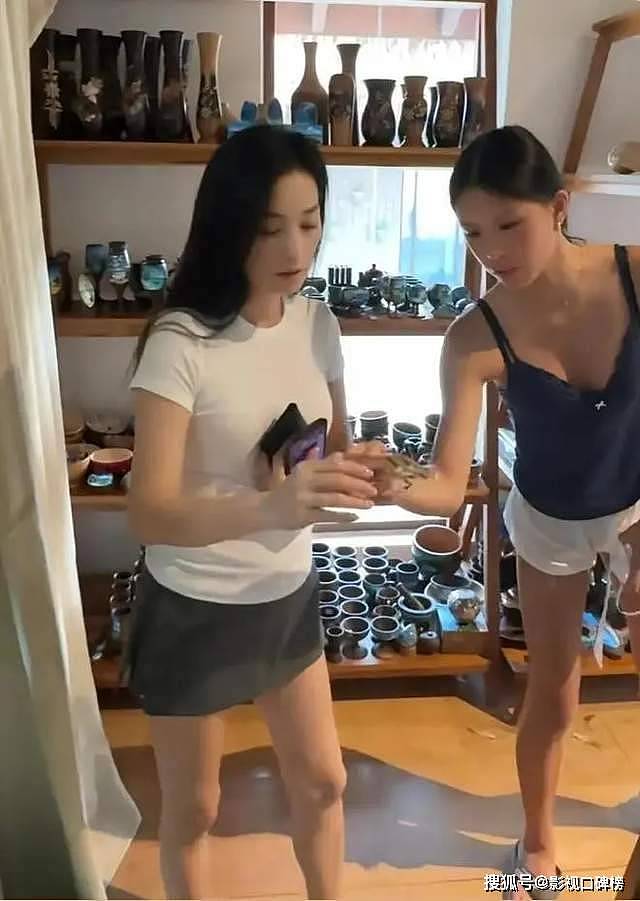 张庭母女俩去国外旅游购物,吐槽东西太贵了没买(组图) - 8