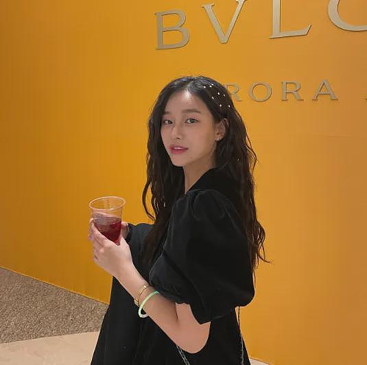 【美女】蜜桃臀+大长腿，火辣身材，就问你爱不爱（组图） - 1