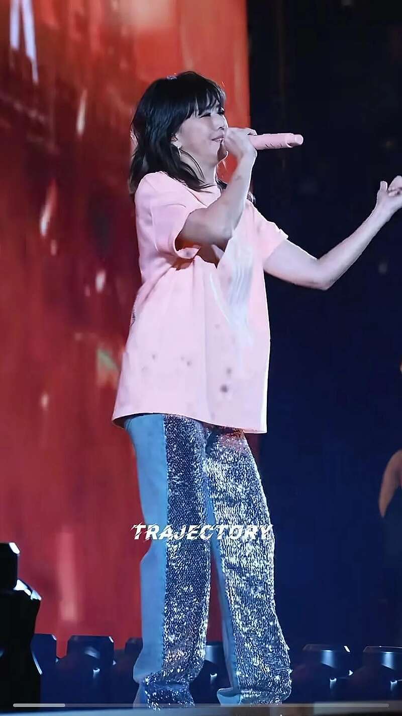 46岁孙燕姿演唱会被吐槽服装太丑，太胖了...（组图） - 16