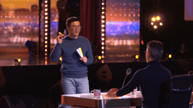 “我要把纸飞机扔进评委嘴里!”中国小伙登上英国达人秀,冷门才艺看的人又尴又燃(组图) - 10