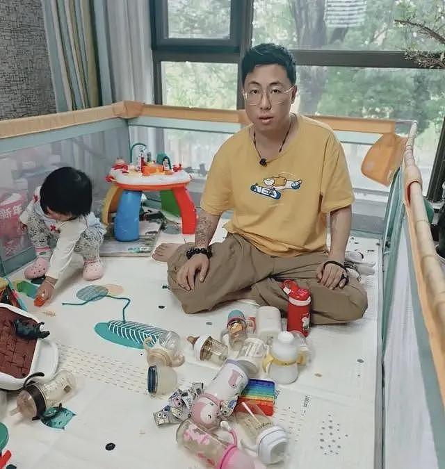 自曝患产后抑郁的全职奶爸：我不好也不想她好...（组图） - 1
