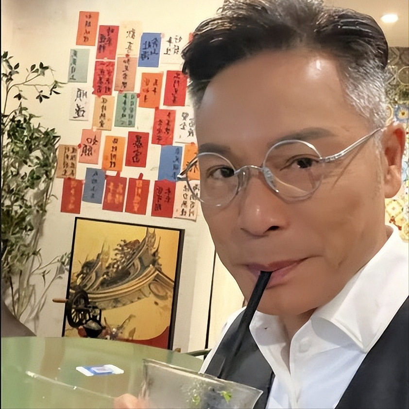 郭晋安60岁人生开挂,公司上市身家过亿,与新剧演员忘年交引热议(组图) - 7