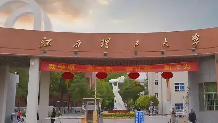 中国学生被打后续!曝留学生住双人间,领几万赞助,学校关评论(组图) - 10