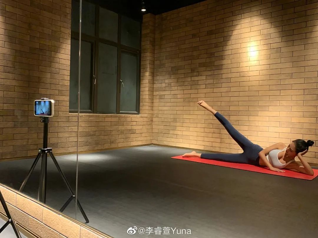 【美女】98年重庆辣妹“女友跪”究竟多绝?让全网直男一秒“破防”沦陷(组图) - 15