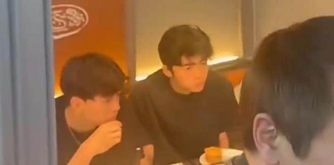 李嘉欣和许晋亨看谢霆锋演唱会，何超琼同场现身，3人全程无交流（组图） - 16