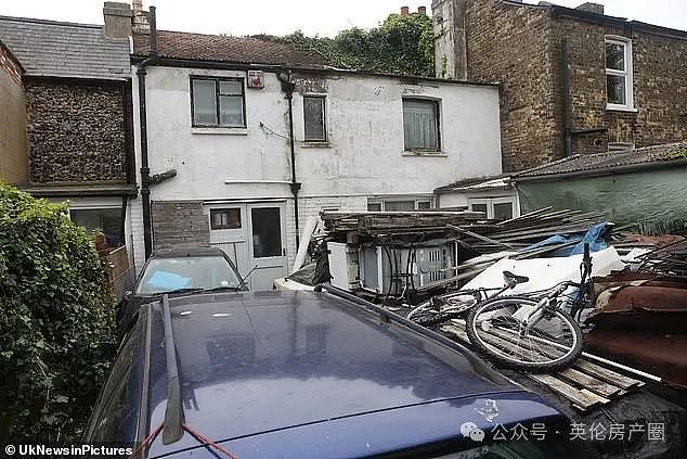 英国最乱花园曝光:“丛林”遮天蔽日、六辆废车、一艘船,邻居看傻了!(组图) - 12