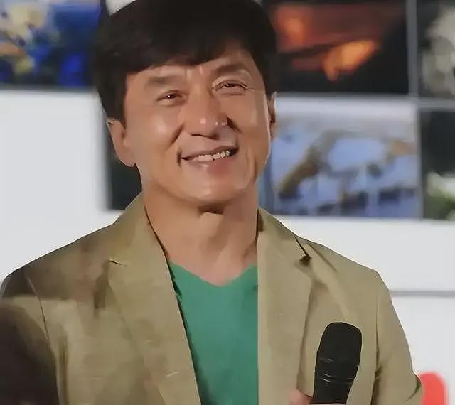 风流成性？成龙被曝与吕秀菱有私生子，房祖名真的成“弃子”？（组图） - 34