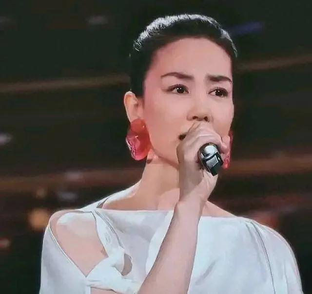 王菲入不了谢家门原因曝光，谢霆锋演唱会，狄波拉态度表明一切（组图） - 22
