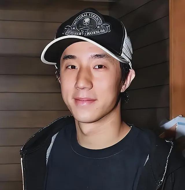 风流成性？成龙被曝与吕秀菱有私生子，房祖名真的成“弃子”？（组图） - 31