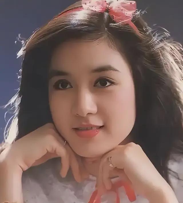 风流成性？成龙被曝与吕秀菱有私生子，房祖名真的成“弃子”？（组图） - 4