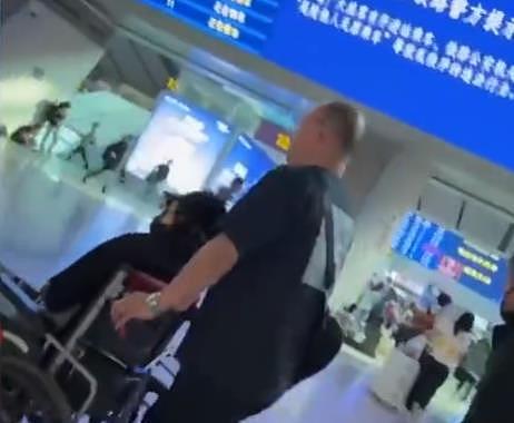 章子怡华表奖摔倒，经纪人回应：已经看过医生了，在往好的方向走（组图） - 5