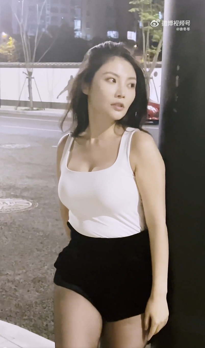 “椰树女神”徐冬冬晒真实肚子，展示健康美：不超130斤就舒适（组图） - 9