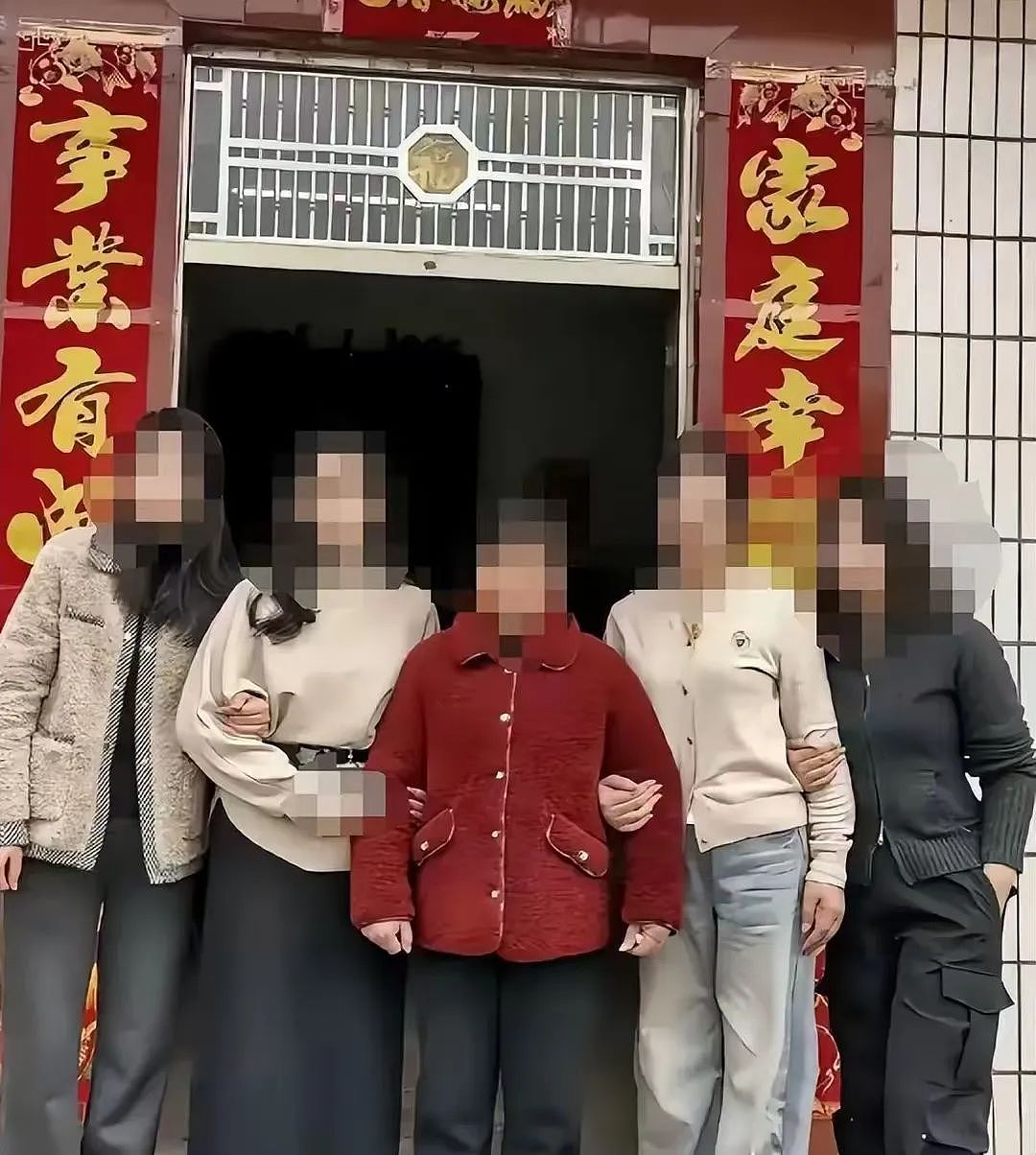 三姐妹祭奠父亲不料坟墓突然爆炸三人身亡!现场惨状细节被扒竟是人为?(组图) - 6