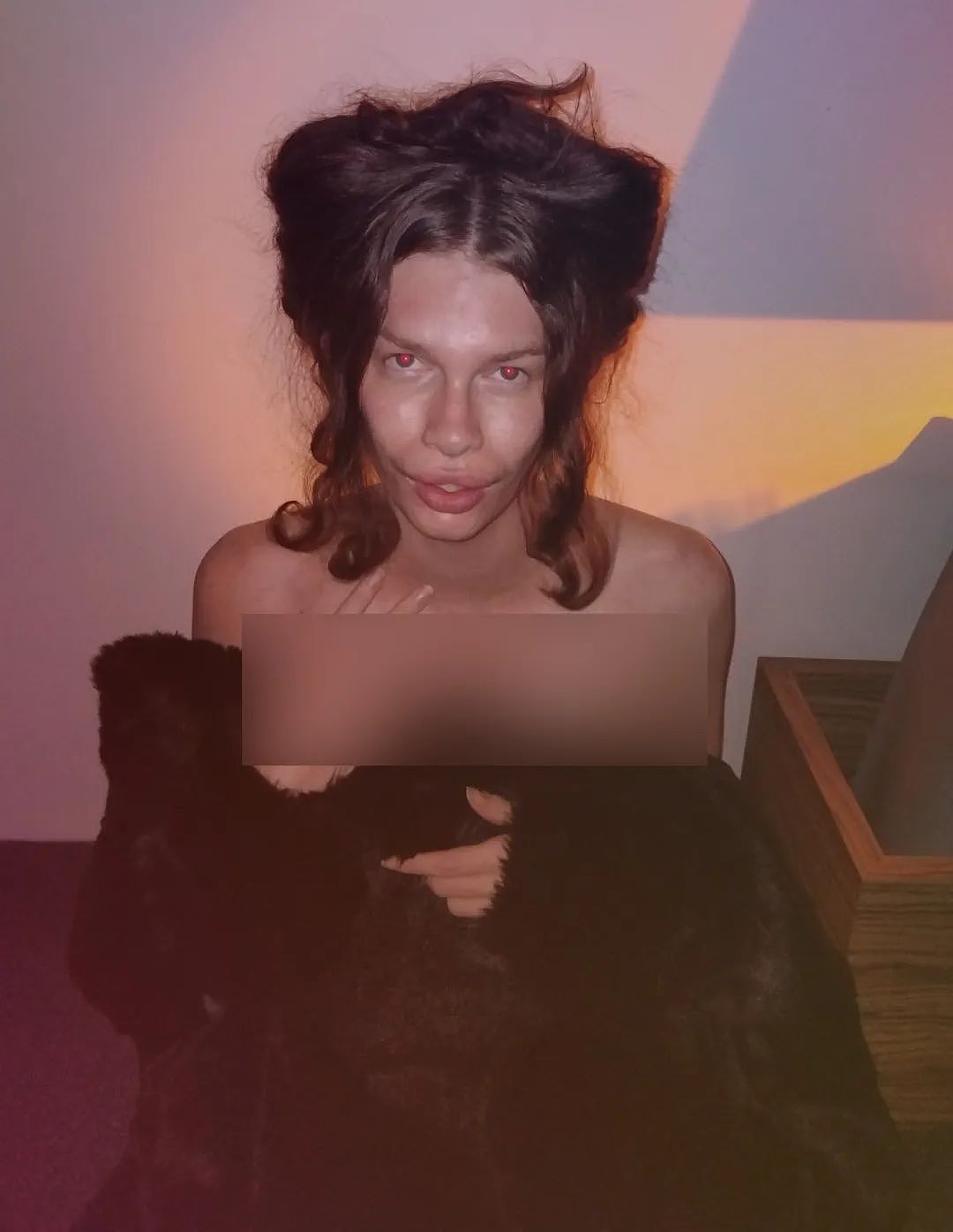 澳洲变性网红先变真人娃娃缝死肚脐，又整成猫女！如今一挤脸就流填充物，后悔了...（组图） - 10