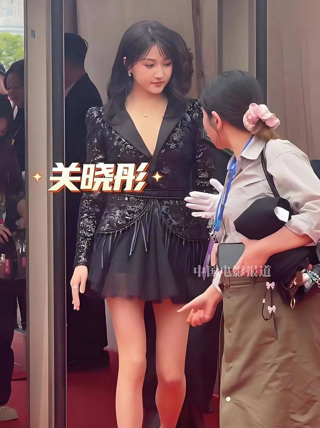 关晓彤华表奖造型被嘲撞脸闫妮!暴露身材短板...(组图) - 2