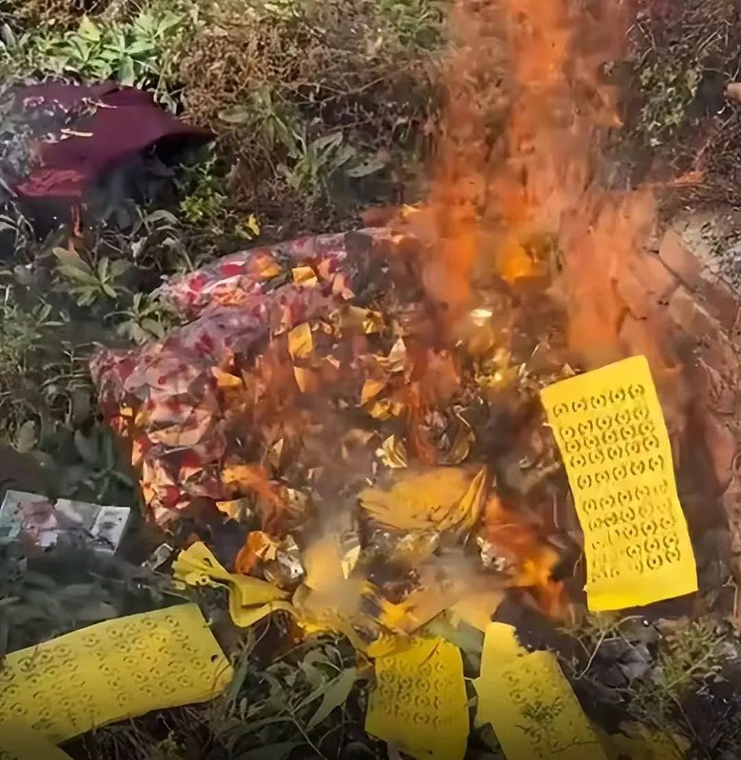 三姐妹祭奠父亲不料坟墓突然爆炸三人身亡!现场惨状细节被扒竟是人为?(组图) - 18