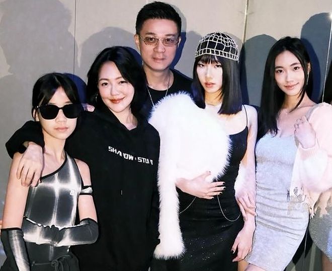 嗑药离婚、中年骤亡，以大小S为首的华冈七仙女，都没把日子过好（组图） - 21